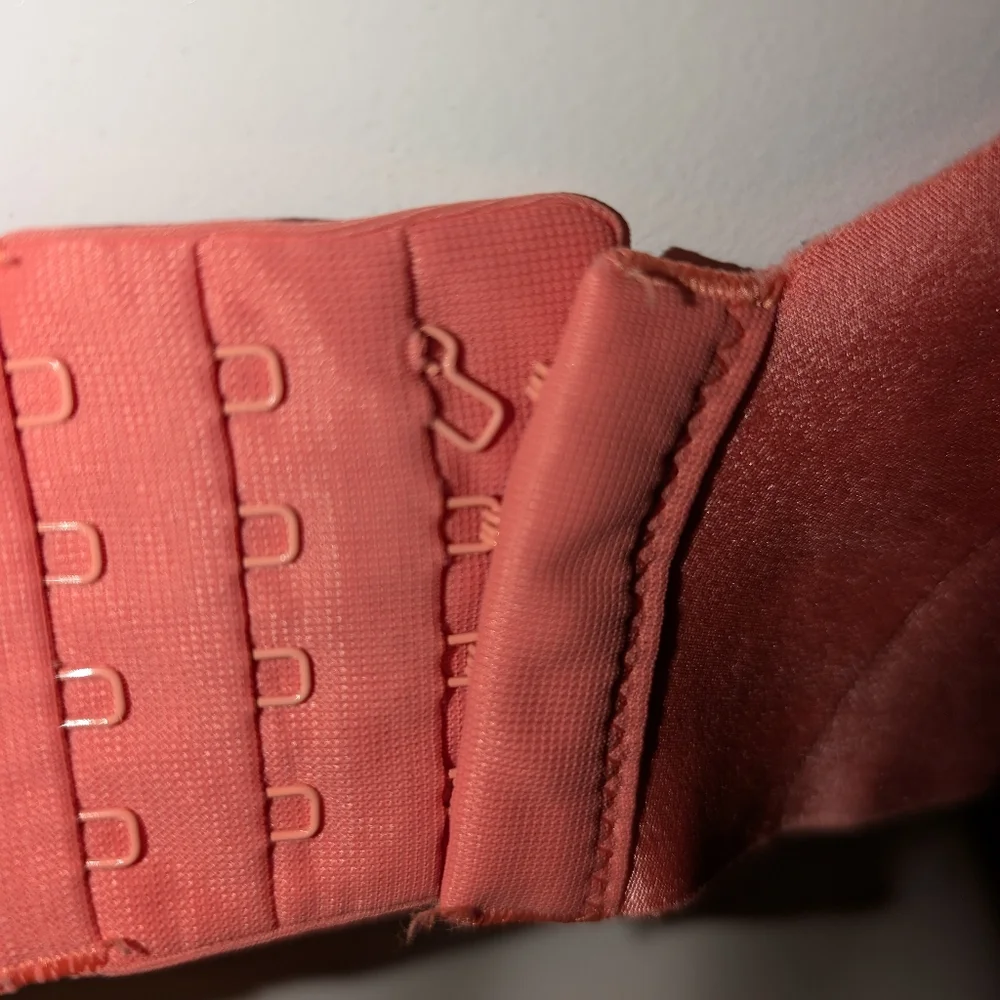 Coral color bra - Picture 4 of 4